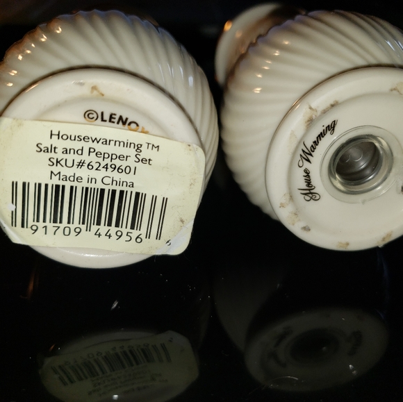 Salt and Pepper shaker - Picture 3 of 3